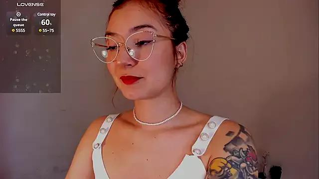 Try our girls live displays and explore the company of endless strippers, with beautiful physiques, vibrating toys and more.