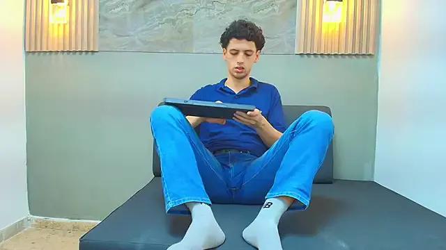 Try our girls live displays and explore the company of endless strippers, with beautiful physiques, vibrating toys and more.