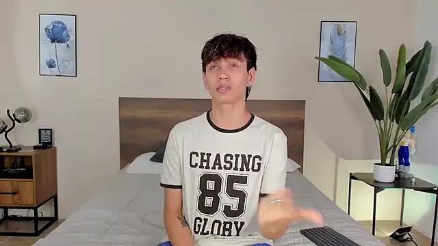 Try our girls live displays and explore the company of endless strippers, with beautiful physiques, vibrating toys and more.