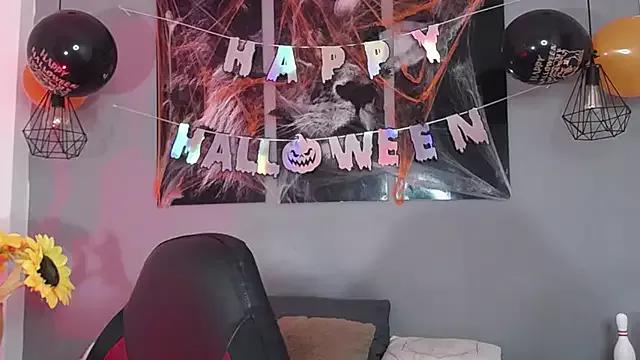 Try our girls live displays and explore the company of endless strippers, with beautiful physiques, vibrating toys and more.