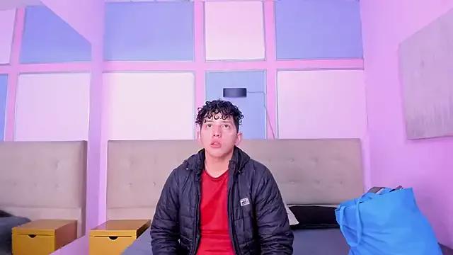 Try our girls live displays and explore the company of endless strippers, with beautiful physiques, vibrating toys and more.