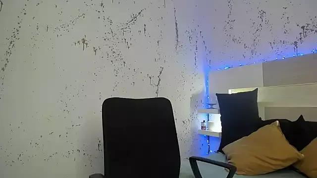 Try our girls live displays and explore the company of endless strippers, with beautiful physiques, vibrating toys and more.