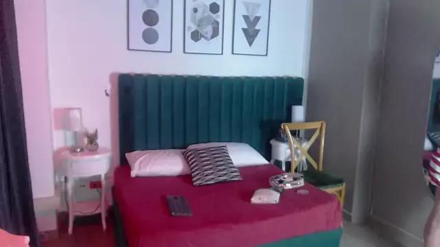 Try our girls live displays and explore the company of endless strippers, with beautiful physiques, vibrating toys and more.