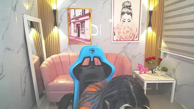 Try our girls live displays and explore the company of endless strippers, with beautiful physiques, vibrating toys and more.