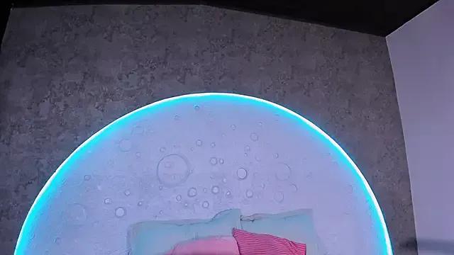 Try our girls live displays and explore the company of endless strippers, with beautiful physiques, vibrating toys and more.