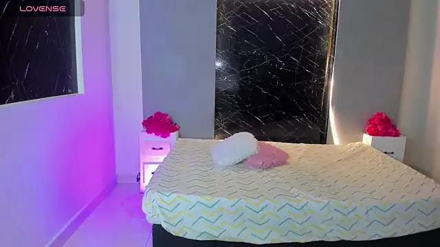 Try our girls live displays and explore the company of endless strippers, with beautiful physiques, vibrating toys and more.