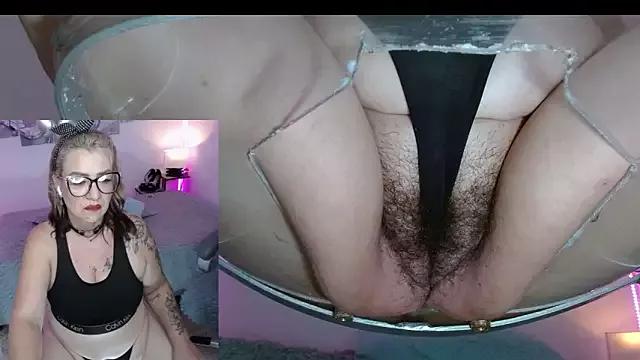 Try our girls live displays and explore the company of endless strippers, with beautiful physiques, vibrating toys and more.