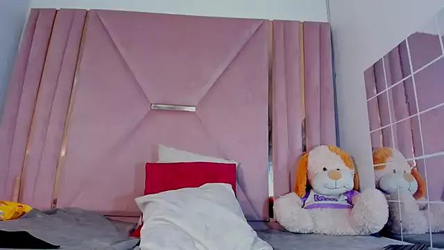 Try our girls live displays and explore the company of endless strippers, with beautiful physiques, vibrating toys and more.