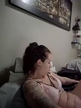 Jbadbunnyxxx from StripChat is Freechat