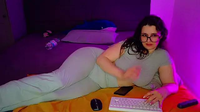 Try our girls live displays and explore the company of endless strippers, with beautiful physiques, vibrating toys and more.