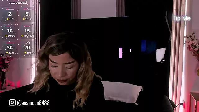jennie_whitee from StripChat is Freechat