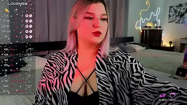 Try our girls live displays and explore the company of endless strippers, with beautiful physiques, vibrating toys and more.