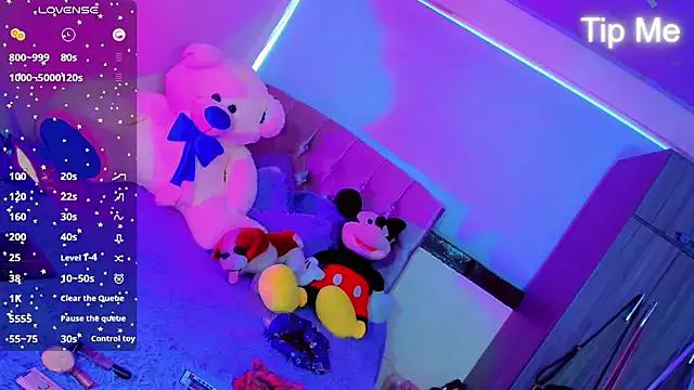 Try our girls live displays and explore the company of endless strippers, with beautiful physiques, vibrating toys and more.
