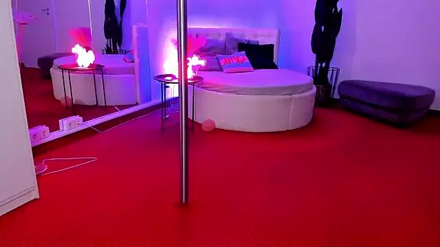 Try our girls live displays and explore the company of endless strippers, with beautiful physiques, vibrating toys and more.