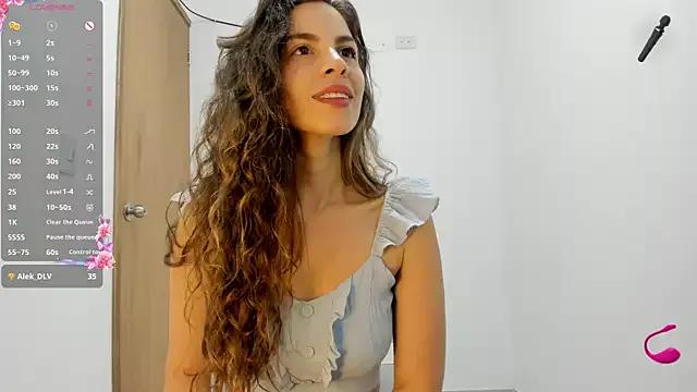 jessyegoldenn from StripChat is Freechat