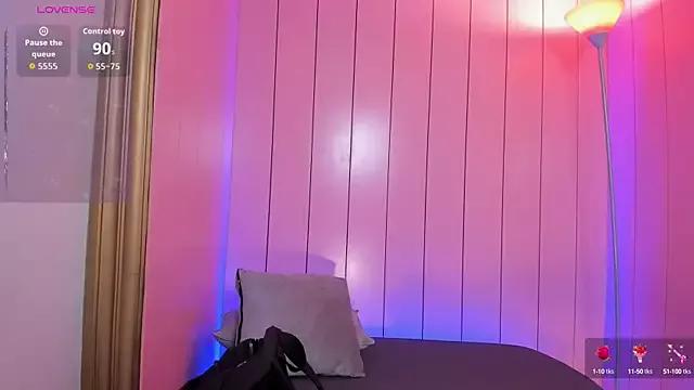 Try our girls live displays and explore the company of endless strippers, with beautiful physiques, vibrating toys and more.