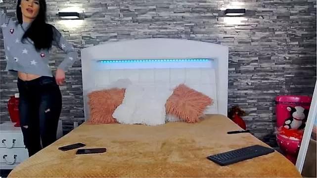 Try our girls live displays and explore the company of endless strippers, with beautiful physiques, vibrating toys and more.