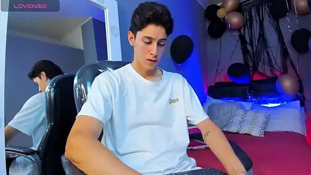 Try our girls live displays and explore the company of endless strippers, with beautiful physiques, vibrating toys and more.