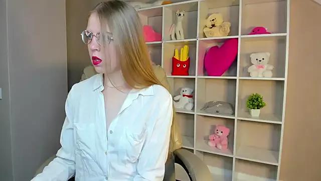 Try our girls live displays and explore the company of endless strippers, with beautiful physiques, vibrating toys and more.