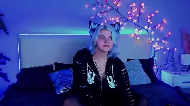 JoannLowe from StripChat is Freechat