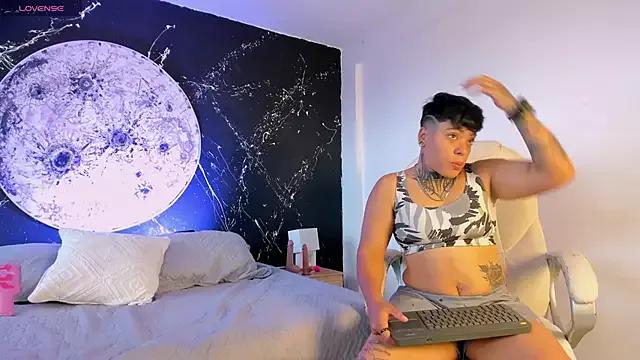 Try our girls live displays and explore the company of endless strippers, with beautiful physiques, vibrating toys and more.