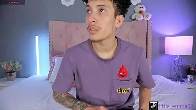 Try our girls live displays and explore the company of endless strippers, with beautiful physiques, vibrating toys and more.