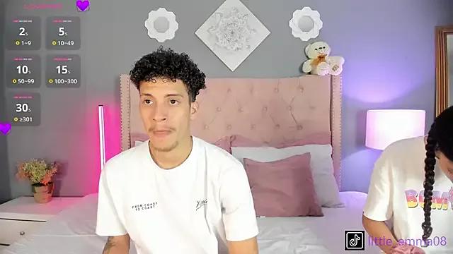 Try our girls live displays and explore the company of endless strippers, with beautiful physiques, vibrating toys and more.