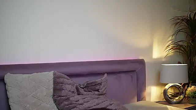 JoelleApril — Finger / slap my pussy