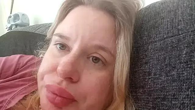 JohannasMishael from StripChat is Freechat