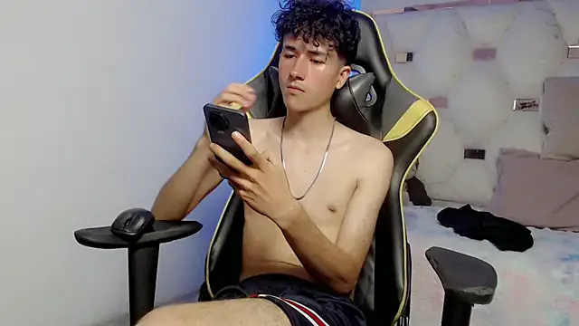 johnny_cagee — show cum in public