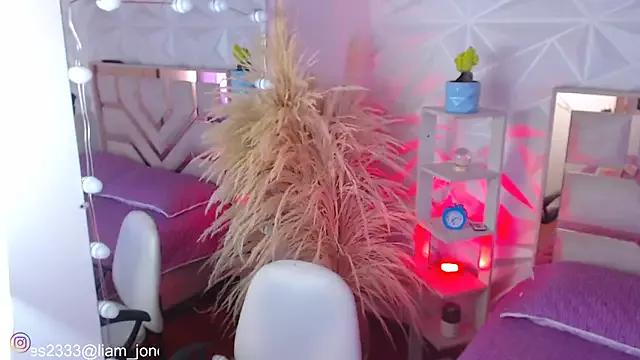 Try our girls live displays and explore the company of endless strippers, with beautiful physiques, vibrating toys and more.