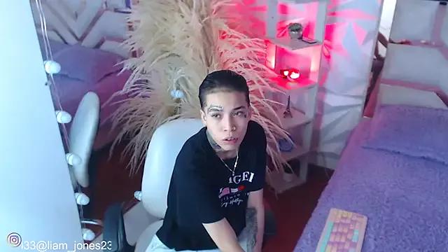 Try our girls live displays and explore the company of endless strippers, with beautiful physiques, vibrating toys and more.