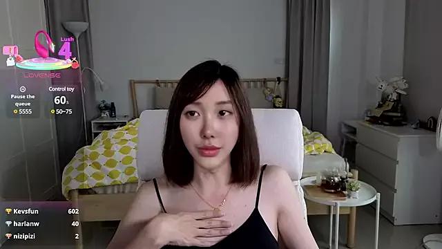 Joycemilka webcams show profile image 