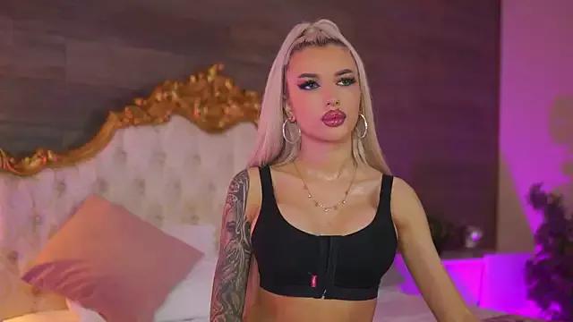 Try our girls live displays and explore the company of endless strippers, with beautiful physiques, vibrating toys and more.