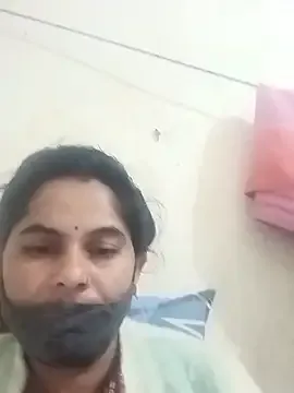 JULEE-740 — Full nude in public