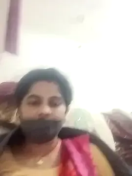 JULEE-740 — Full nude in public