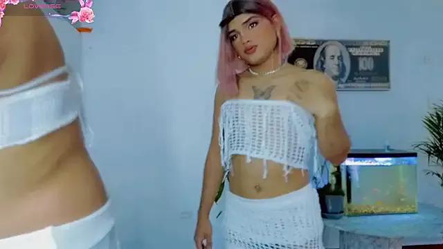 Try our girls live displays and explore the company of endless strippers, with beautiful physiques, vibrating toys and more.