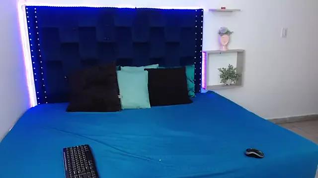 Try our girls live displays and explore the company of endless strippers, with beautiful physiques, vibrating toys and more.
