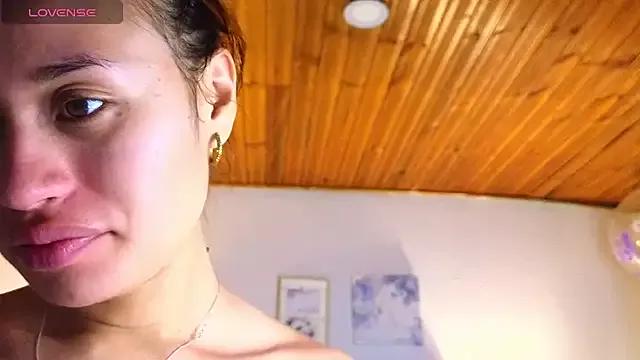 juliana-mancini from StripChat is Freechat