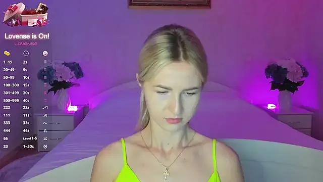 Try our girls live displays and explore the company of endless strippers, with beautiful physiques, vibrating toys and more.