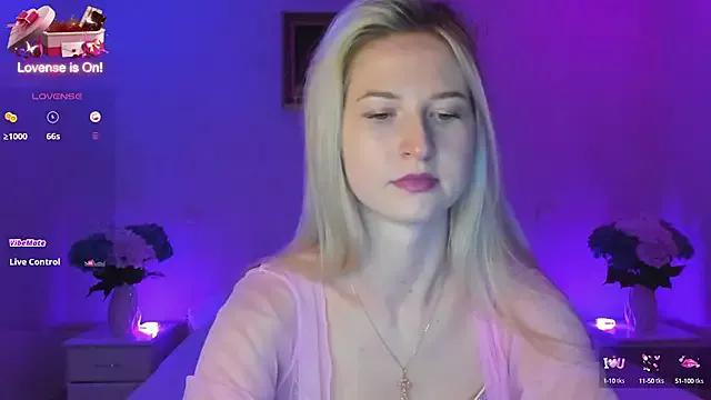 Julie_Blaze from StripChat is Freechat