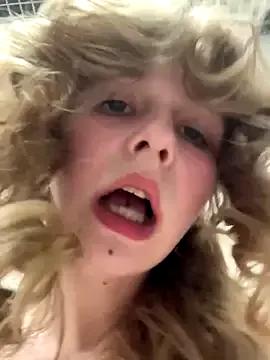 Julie_Cutie from StripChat is Freechat