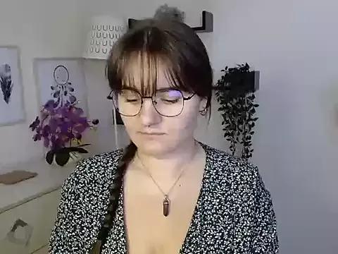 Julie_Diamond from StripChat is Freechat