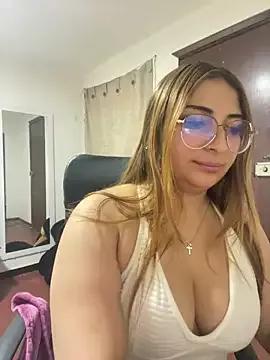 Try our girls live displays and explore the company of endless strippers, with beautiful physiques, vibrating toys and more.