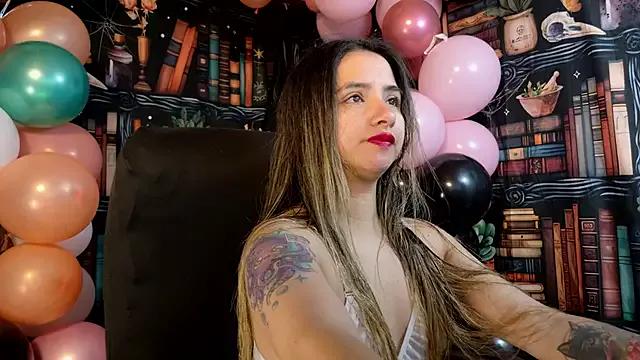 Try our girls live displays and explore the company of endless strippers, with beautiful physiques, vibrating toys and more.