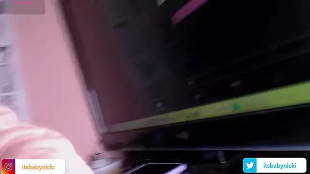 Try our girls live displays and explore the company of endless strippers, with beautiful physiques, vibrating toys and more.