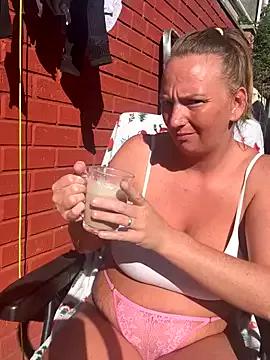 Try our girls live displays and explore the company of endless strippers, with beautiful physiques, vibrating toys and more.