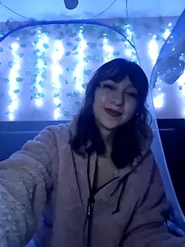 JynLuna from StripChat is Freechat