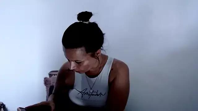 KaiicyQuuen from StripChat