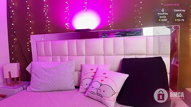 Try our girls live displays and explore the company of endless strippers, with beautiful physiques, vibrating toys and more.